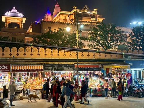 Mathura Casa | Front Of JanamBhumi MATHURA - DIVINE STAY