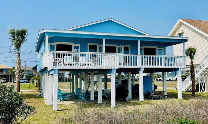 Galveston Casa | FRONT/ONLY ROW!!! TWO BEACH FRONT BEDROOMS WITH DIRECT ACCESS TO THE DECK!!!