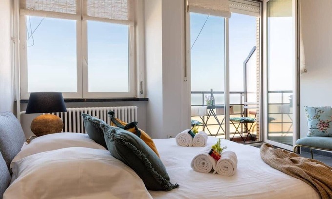 Knokke Apartamento | Stylish Seafront Studio with Panoramic Sea View
