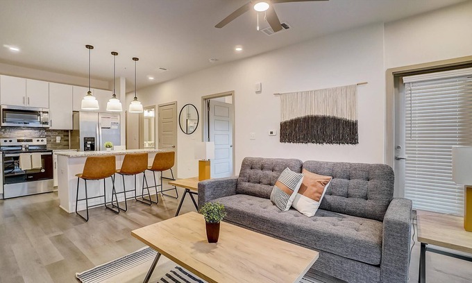 Forest Park Apartamento | Frontdesk | 1 BR Apt near Botanical Gardens