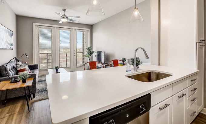 Highland Apartamento | Frontdesk | 1 BR Apt near Texas Capitol