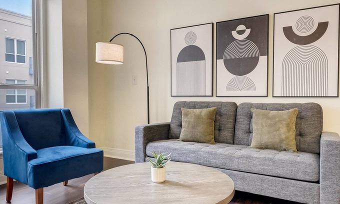 Cole-Noble District Apartamento | Frontdesk | 1 BR Apt by Mile Square