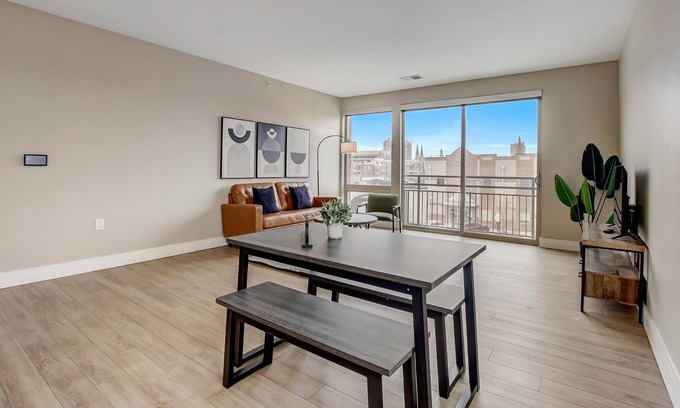 Cole-Noble District Apartamento | Frontdesk | 2 BR Apt by Mile Square