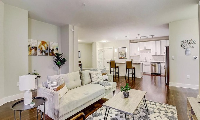 Charlotte Apartamento | FRONTDESK Berkshire Dilworth Apts Midtown Charlotte