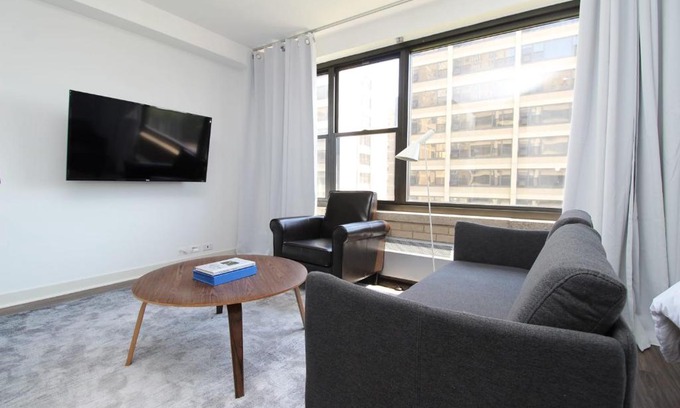 Indian Village Apartamento | FRONTDESK Modern Studio Apt in East Hyde Park