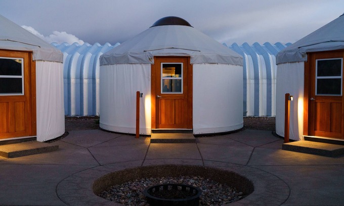 Center Casa | Frontier Drive-Inn | Yurt 3