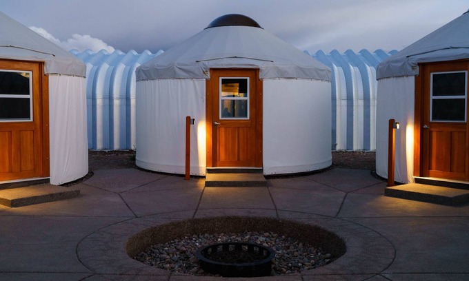 Center Casa | Frontier Drive-Inn | Yurt 4
