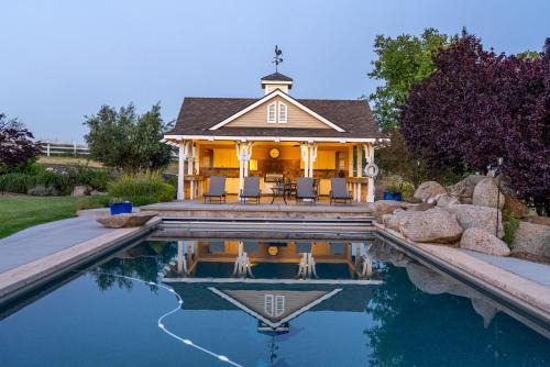 Templeton Casa | Frontier Resort