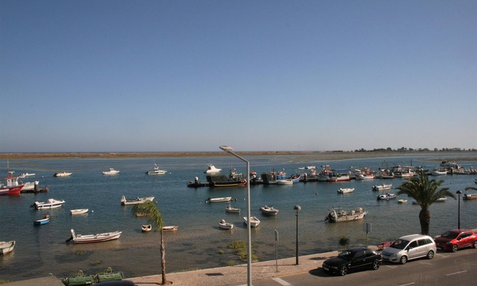 Santa Luzia Apartamento | Apartamento privado en la última planta, sin pasar por alto, frente al mar con hermosas vistas al mar
