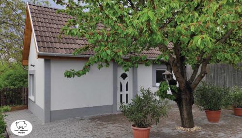 Ostoros Apartamento | FruPi Apartmanok - A kis ház