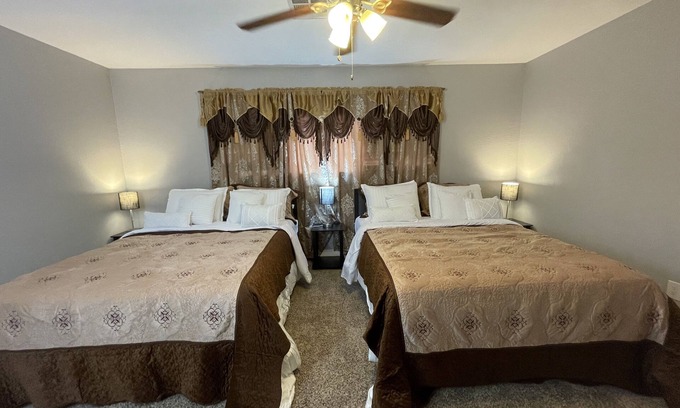 Lawton Casa | Ft. Sill-5 miles/Pet Welcome/11-Guests/4-BDR/5-QBED/2-FBA!