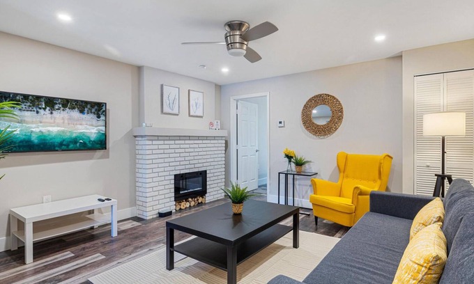 Poinciana Park Apartamento | FTL Collection: Sleeps 18, Big Groups,& Near Beach