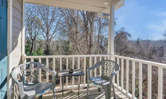 Durham Apartamento | Fuchsia 2BR Suite @ Hillside Park