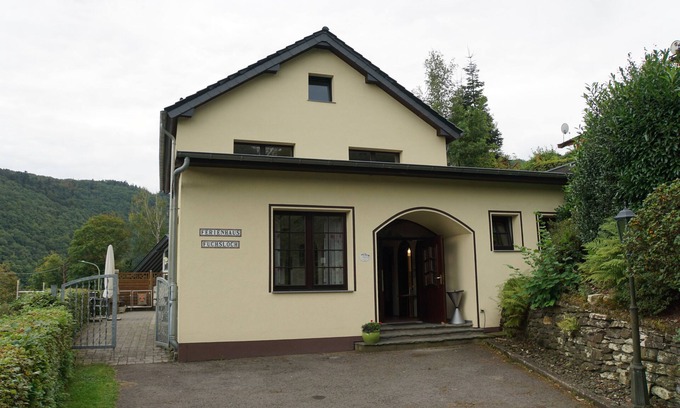 Rurberg Casa | Fuchsloch vacation home: plenty of space for 6-12 people on the banks of the Rursee
