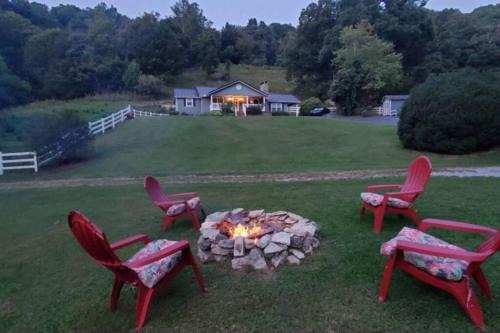 Sugar Grove Casa | Full Access to our Farm & Petting ZOO + Hot Tub!
