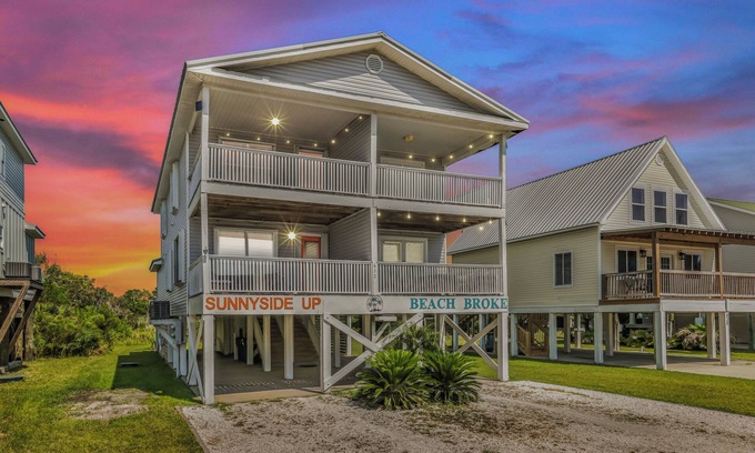 Gulf Shores Casa | Full Duplex - Prime Spot! Walk to Beach, Shops
