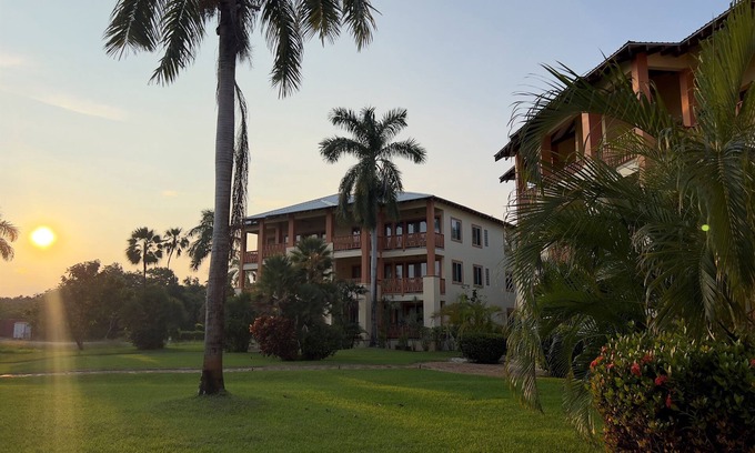 Cocoplum Villa | Full Floor 4 Bed Penthouse-Beachfront-10 Guests