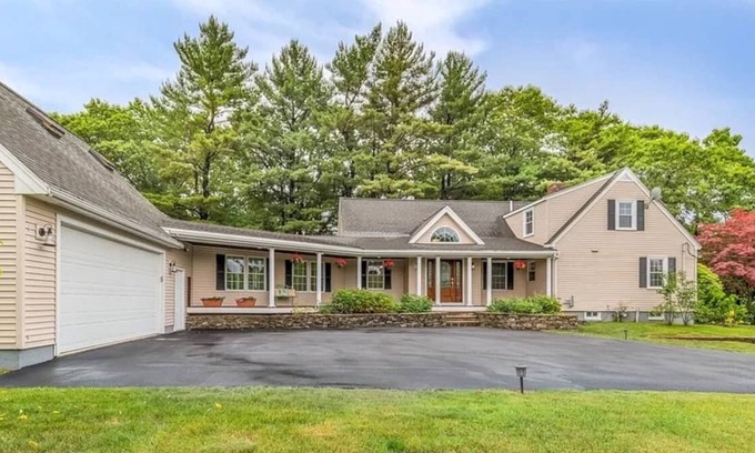 Danvers Casa | Full House for 12 with Pool Table; Near Boston and Beaches!