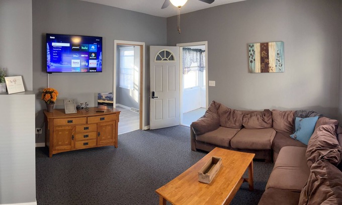 Ottawa Casa | Full House in Downtown Ottawa, Very Short Walk to Downtown and Restaurants!