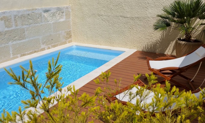 Saintes Casa | CASA COMPLETA EN EL CENTRO DE LA CIUDAD CON PISCINA Y GARAJE CLASIFICADO 4 ESTRELLAS