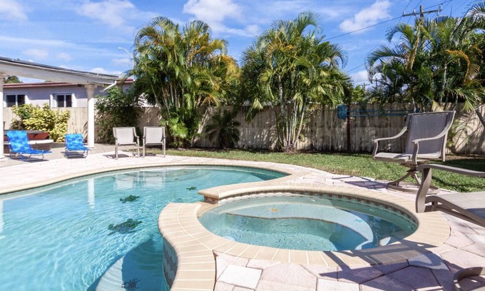 Hialeah Casa | Full house with pool and jacuzzi