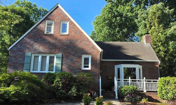 High Point Casa | Full of Character and Convenient to Downtown and HPU.