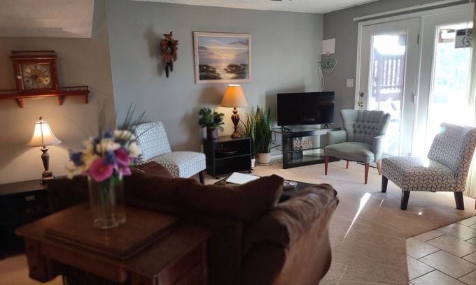Goode Apartamento | Terrace Level Apt. near Universities, Mountains, Lakes, D-Day Memorial, LU