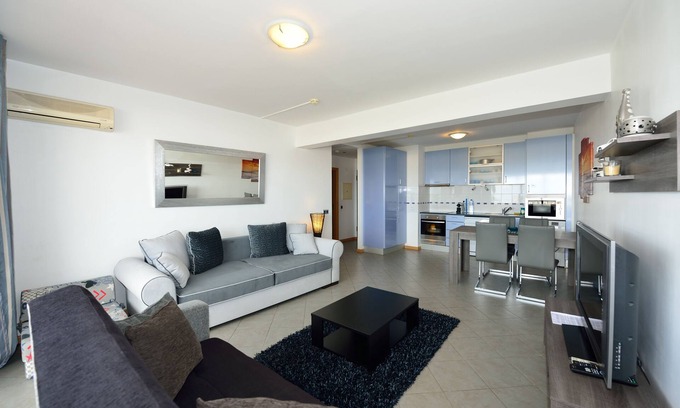 Praia da Rocha Apartamento | Apartamento de lujo en el noveno piso con aire acondicionado, balcón y vista al mar