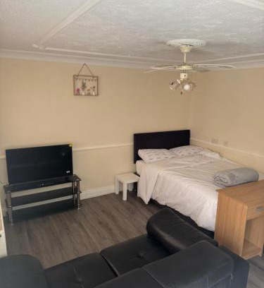 Canvey Island Apartamento | Fully en-suite with kitchen