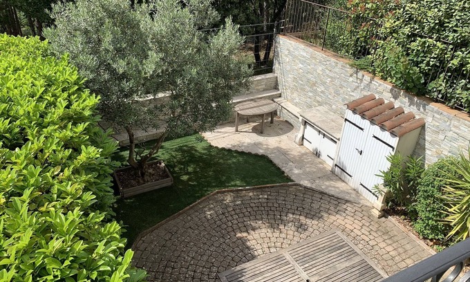Les Salles-sur-Verdon Casa | Fully-equipped furnished house in village center