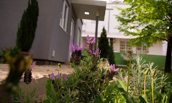 Vozdovac Apartamento | Apartamento totalmente equipado con gran jardín en Belgrado