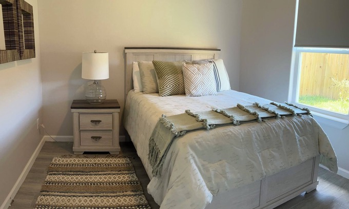 Brownsville Apartamento | Fully Equipped:2BR/2BA,Office,Laundry,Full kitchen,Near, SPI,Space X and more.