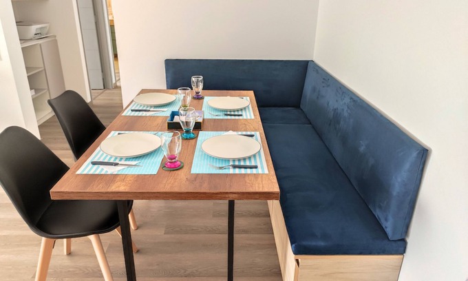 Santa Cruz Apartamento | Moderno apartamento con vista al mar, bien equipado, ideal para estadías largas.