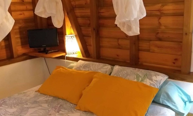 Deshaies Casa | Fully equipped bungalow with outdoor kitchen, air conditioning, Italian shower bathroom