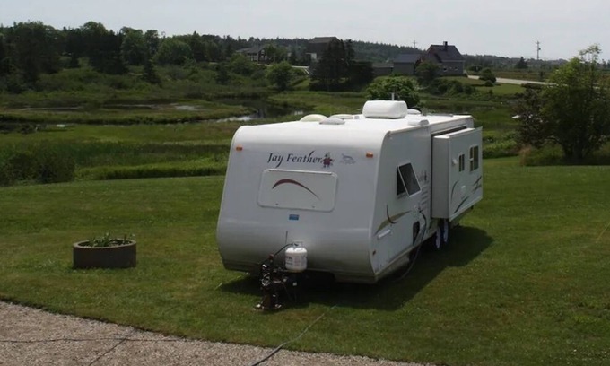Mavillette Casa | Fully equipped camper on Mavillette River. Close to the beach. (pet friendly)