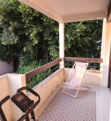 Rueil-Malmaison Apartamento | Fully-equipped large studio with terrace