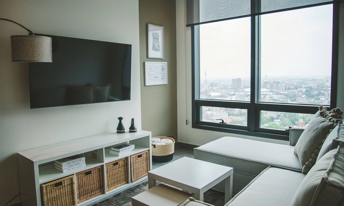 Cuauhtemoc Apartamento | Fully equipped kitchen, high speed internet, comfy queen-size bed and a small sofa bed.