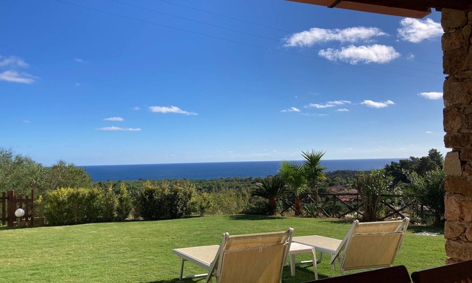 Eden Rock Villa | Fully-equipped seaview villa w/ aircon & fast WiFi within 20min walk from beach