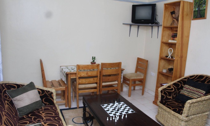 Kitale Casa | Casa de 2 dormitorios totalmente amueblada. Duerme 4