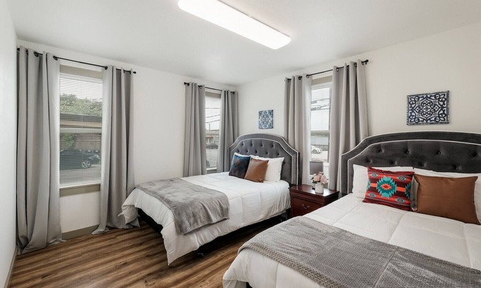 Olmos Park Apartamento | Fully Furnished 2BR/1BA Apt-Covered Parking- In-Unit Washer&Dryer-Monthly Rental