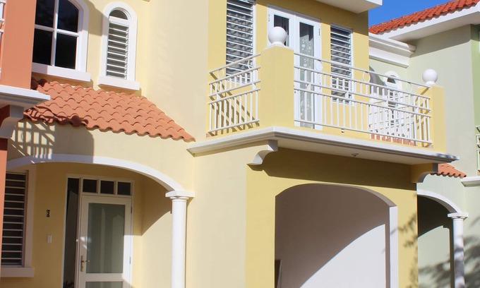 Maleza Baja Casa | A estrenar, totalmente amueblado 3 dormitorios / 2. 5 Baño Casa 5min del Aeropuerto