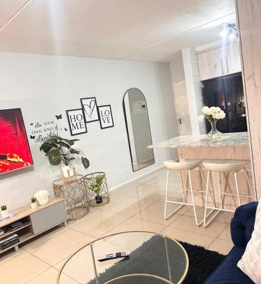 Weltevredenpark Apartamento | Fully Furnished 3 bedroom apartment rental