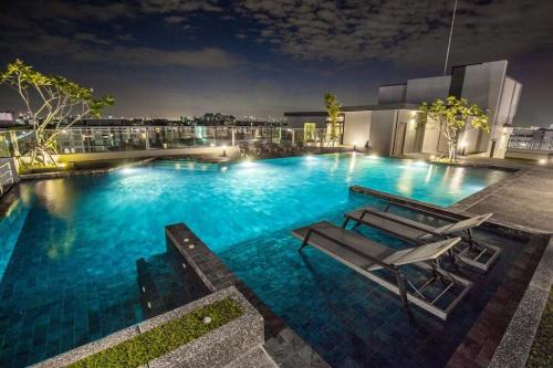 Phra Khanong Nuea Casa | Fully furnished, City View, Pool, Gym, WiFi