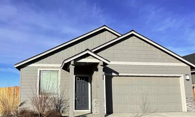 Redmond Casa | Fully furnished home in nice neighborhood