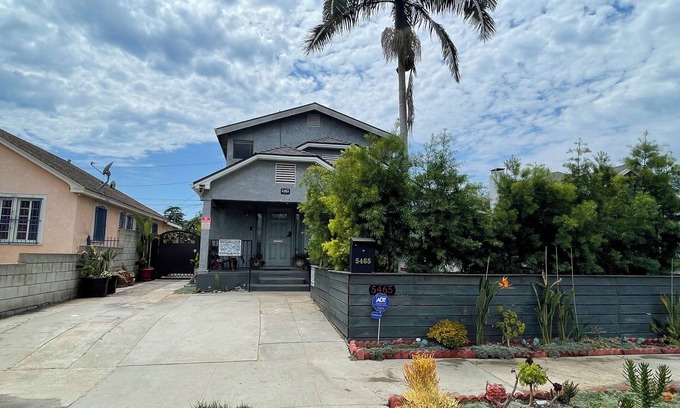 Park Mesa Heights Casa | Fully Furnished Huge House in LA with Hot Tub/ AC/WiFi /Washer/Dryer/BBQ/Parking