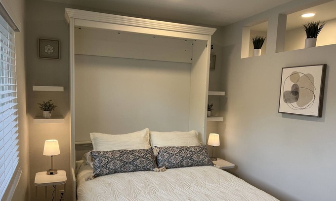 Novato Apartamento | Fully furnished, private entrance, cozy, quiet, near downtown & transit.