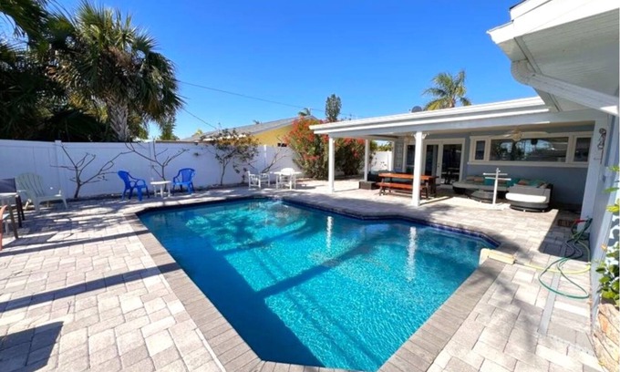 Venetian Way Casa | Single Family Home with Private Pool