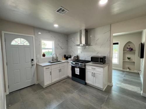 Baldwin Park Apartamento | Fully remoded 1B1B Home in baldwin Park3369A