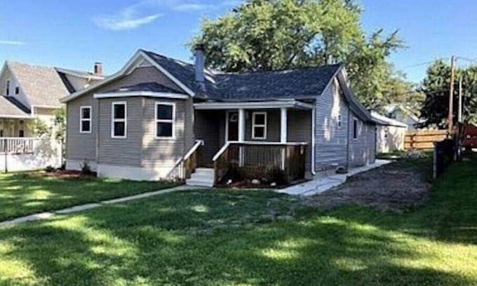 Cedar Rapids Casa | Fully Remodeled 3 bd Home! Quiet Safe Neighborhood