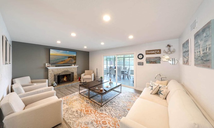 Huntington Beach Casa | Fully Remodeled, Cheerful 4 Bedroom Close to Beach!